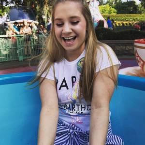 Meet your Posher, Carly